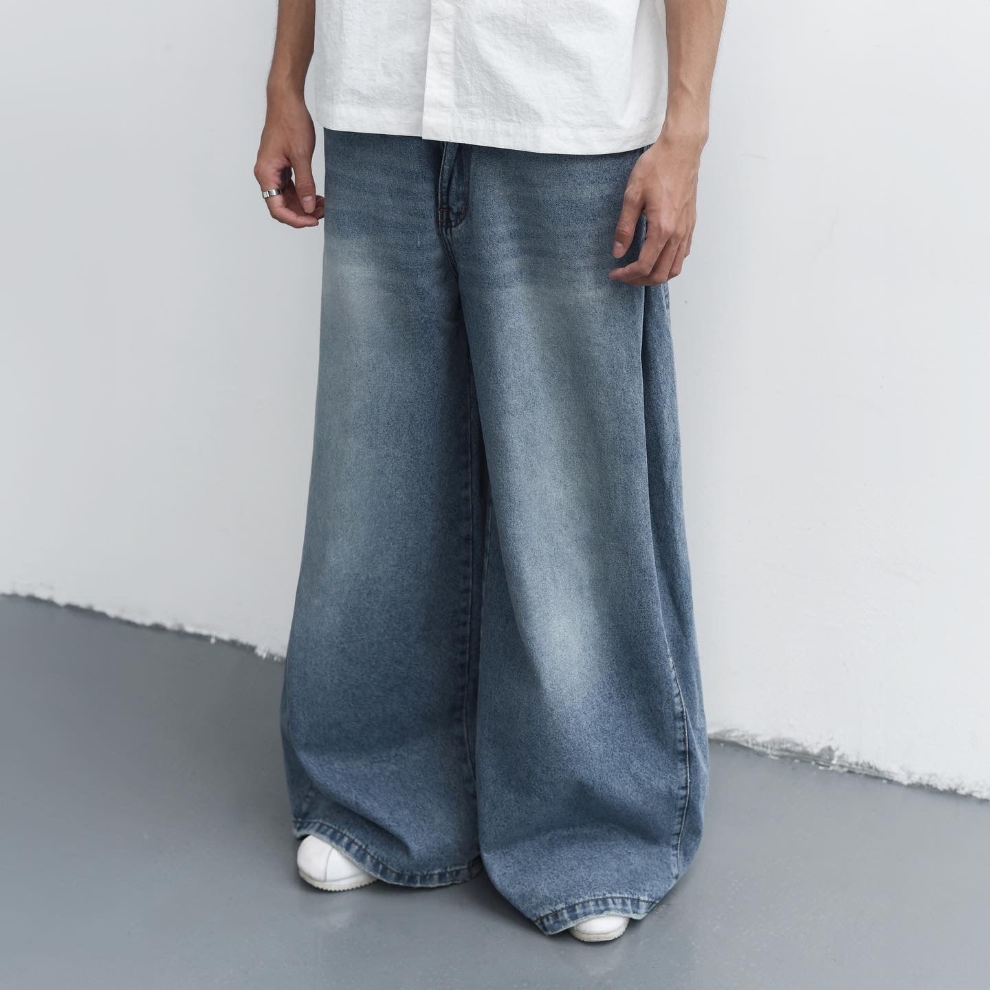 Pleated Wide Jeans - Light Blue